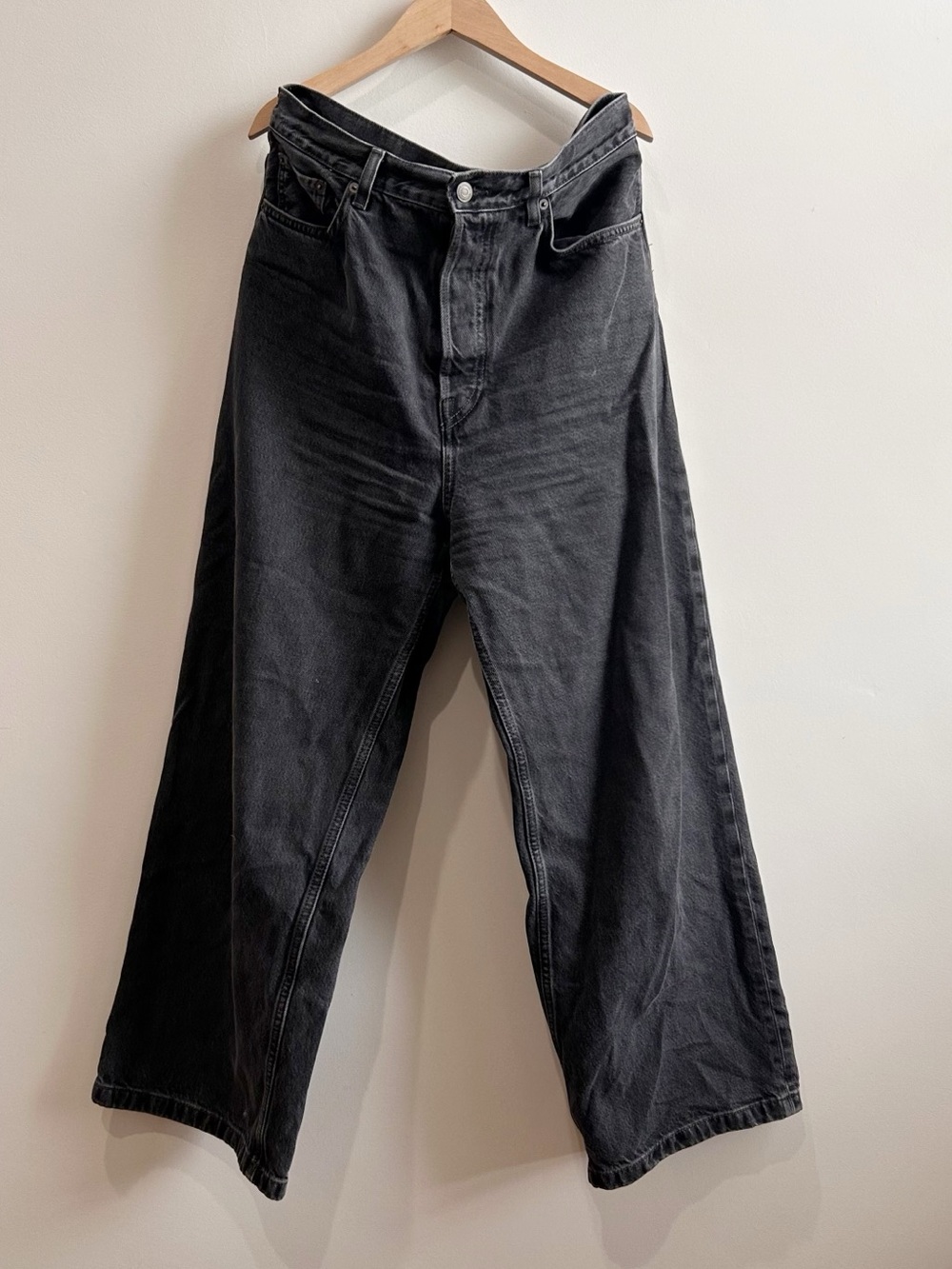 COS Volume Wide Leg Black Washed Jeans Low Rise Denim women’s 28 button front